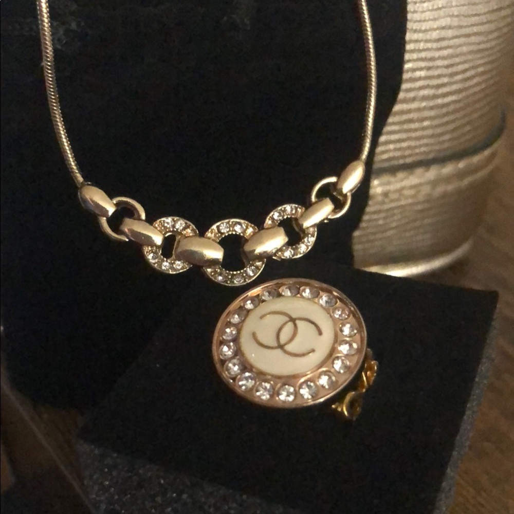 ✨Gorgeous Ring Gold Tone Ring & Necklace Set with Crystal Accents